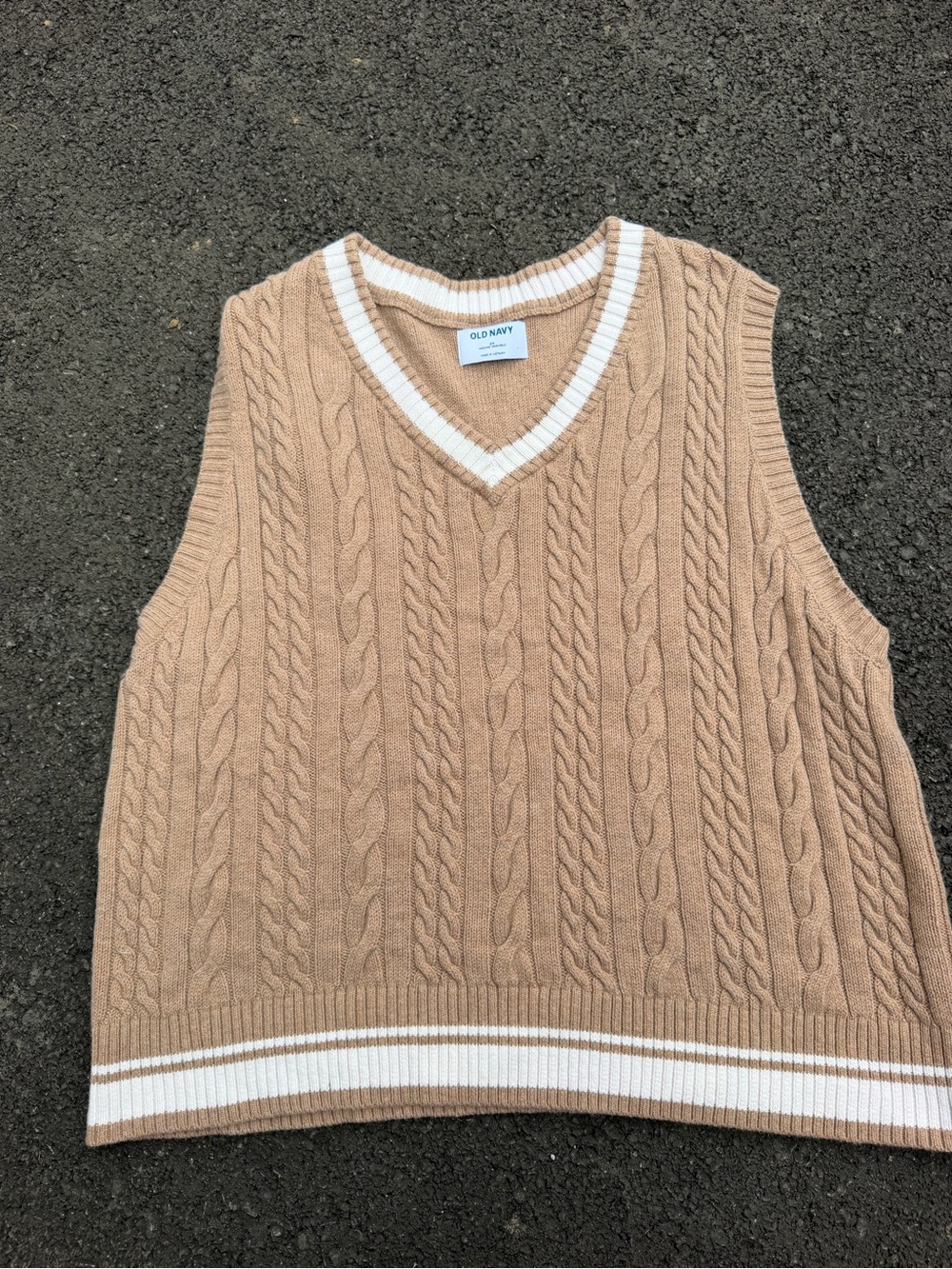 Old Navy Woman's Cable Knit V-Neck Sweater Vest in Tan with White Trim
